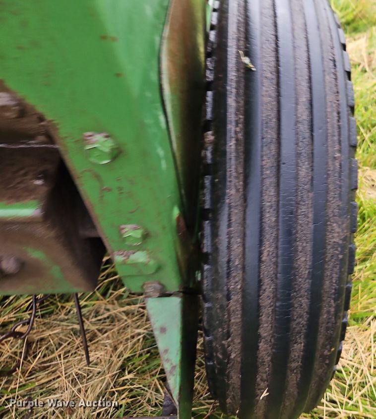 image for item EI3931 John Deere  8250 grain drill