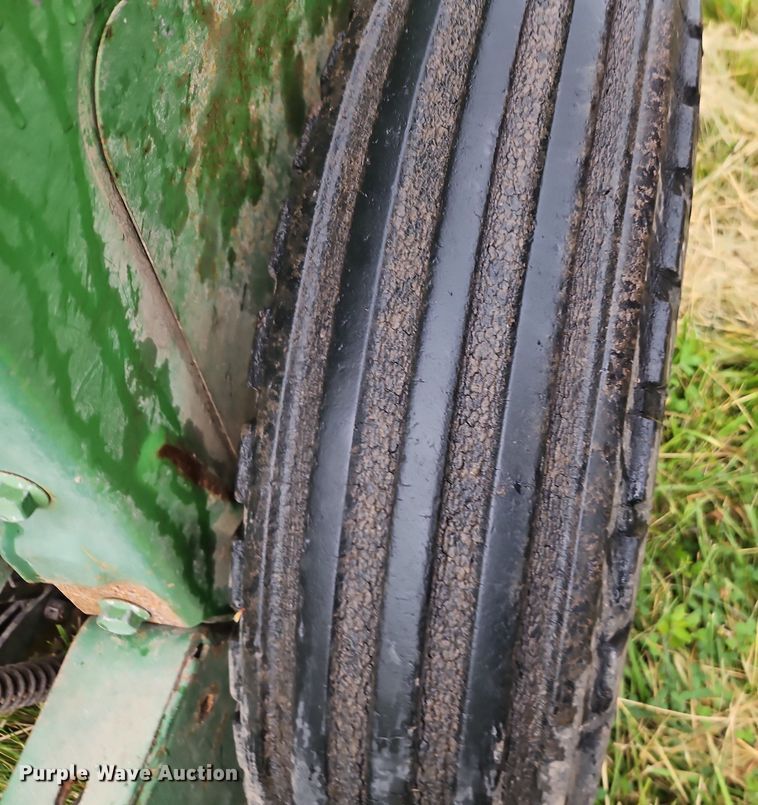 image for item EI3931 John Deere  8250 grain drill