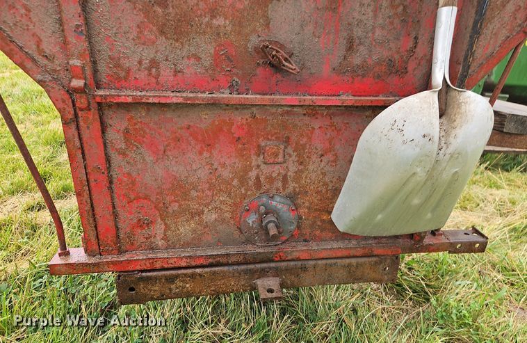 image for item EI3932 Grain cart