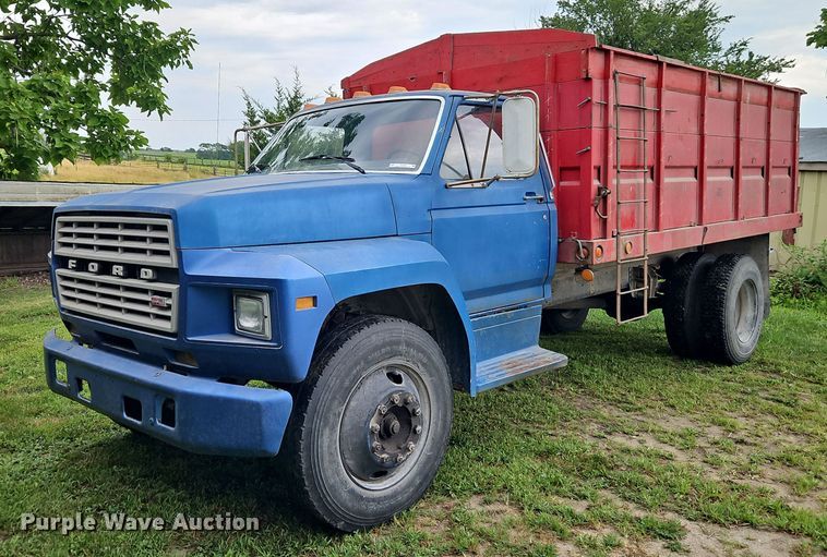 image for item EI3935 1980 Ford F700 grain truck