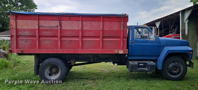 image for item EI3935 1980 Ford F700 grain truck