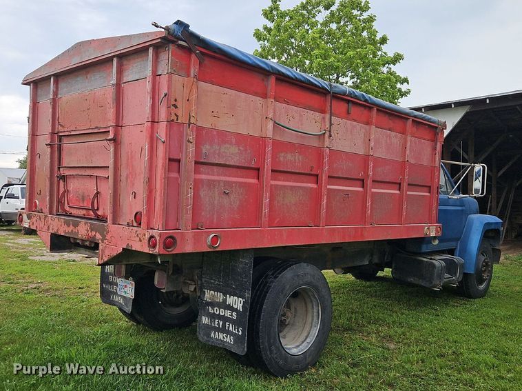 image for item EI3935 1980 Ford F700 grain truck