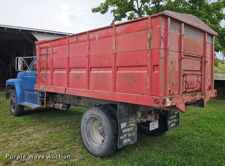 image for item EI3935 1980 Ford F700 grain truck