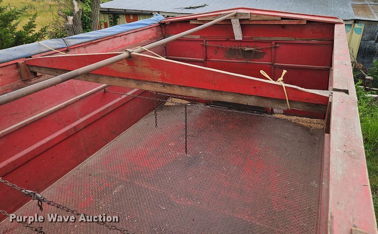 image for item EI3935 1980 Ford F700 grain truck