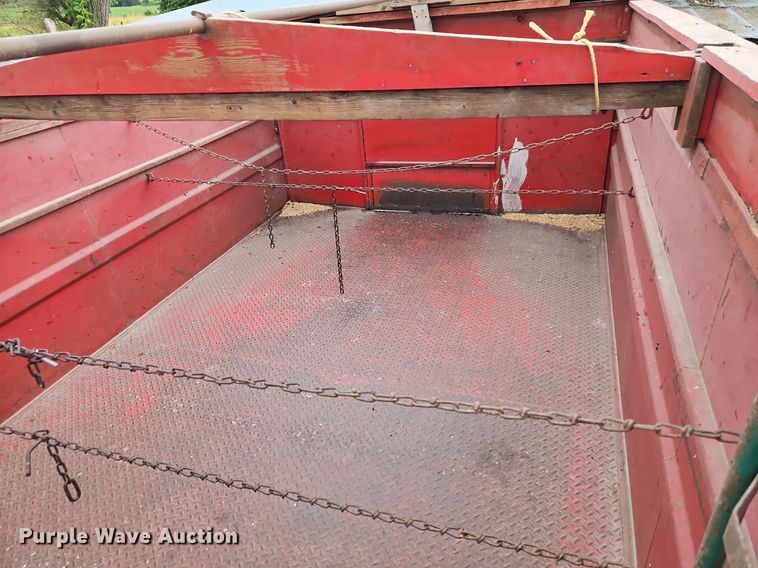 image for item EI3935 1980 Ford F700 grain truck