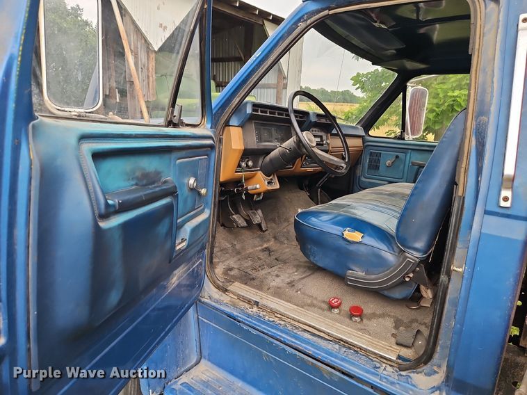 image for item EI3935 1980 Ford F700 grain truck