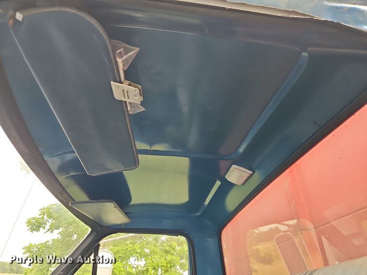 image for item EI3935 1980 Ford F700 grain truck