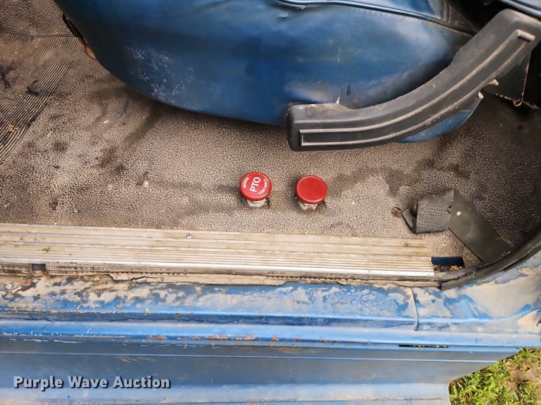 image for item EI3935 1980 Ford F700 grain truck