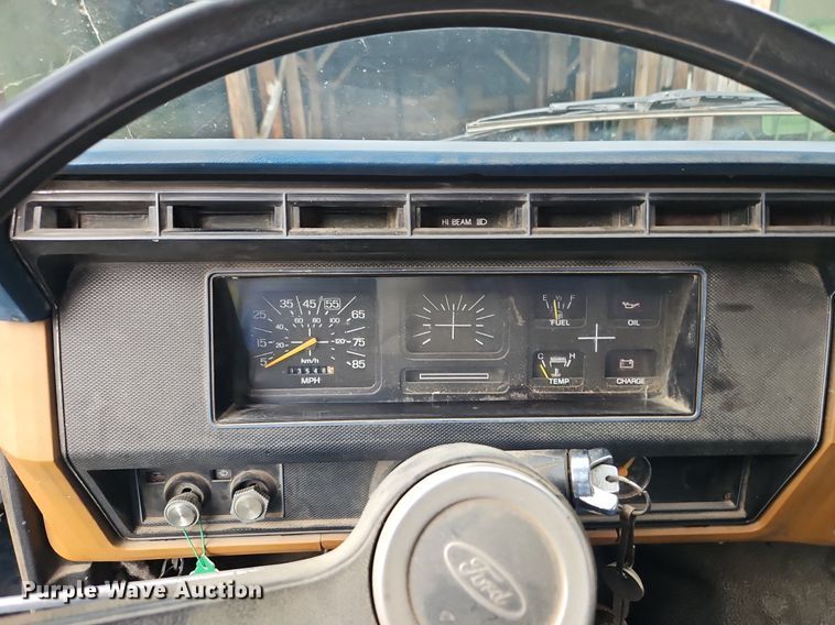 image for item EI3935 1980 Ford F700 grain truck