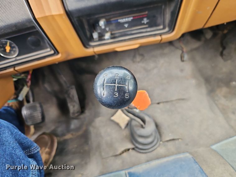 image for item EI3935 1980 Ford F700 grain truck