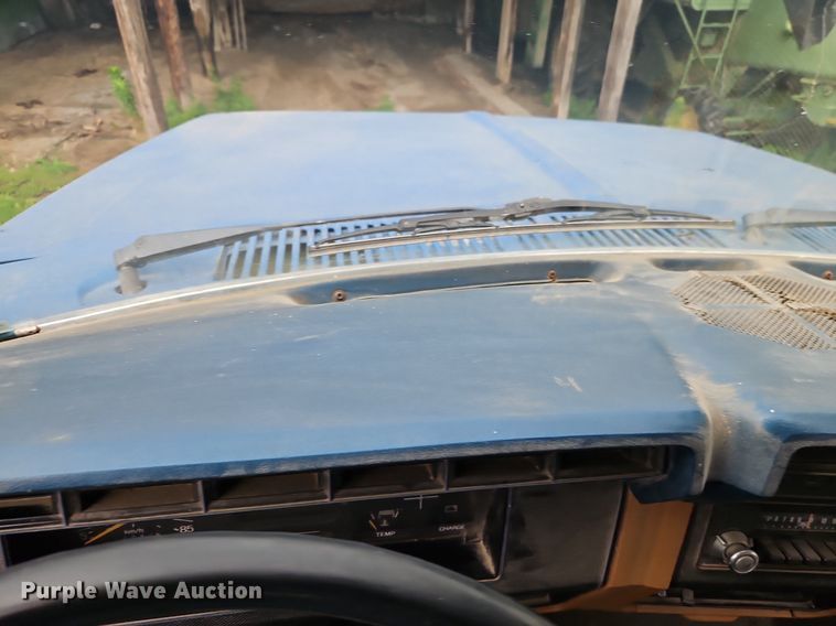 image for item EI3935 1980 Ford F700 grain truck