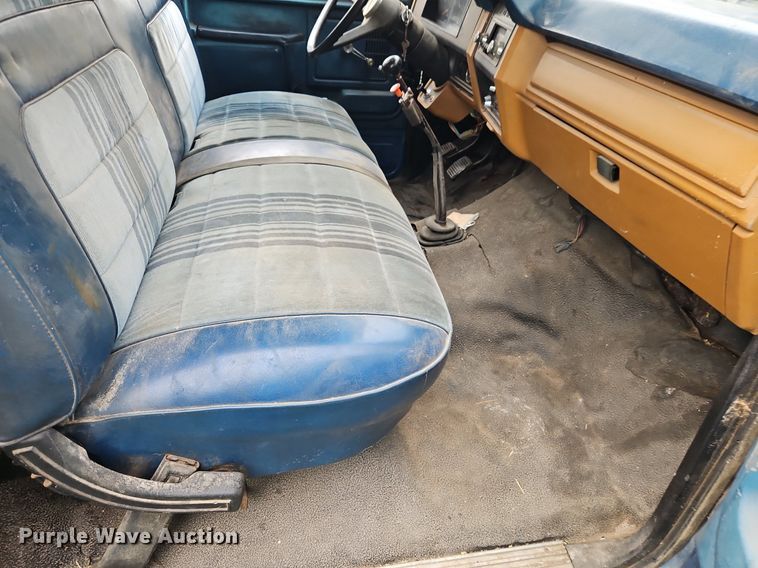 image for item EI3935 1980 Ford F700 grain truck