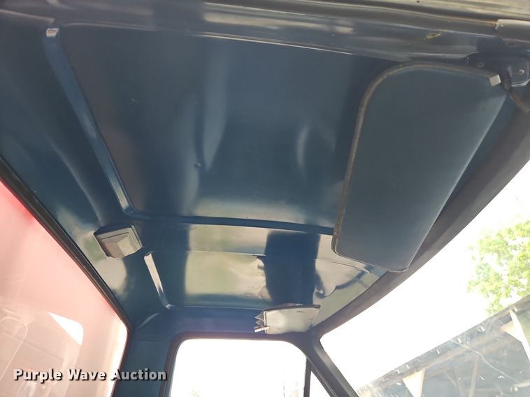 image for item EI3935 1980 Ford F700 grain truck