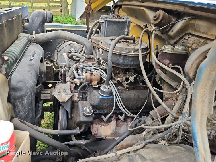 image for item EI3935 1980 Ford F700 grain truck