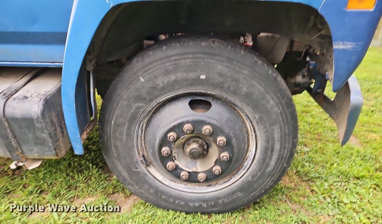 image for item EI3935 1980 Ford F700 grain truck