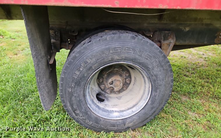 image for item EI3935 1980 Ford F700 grain truck