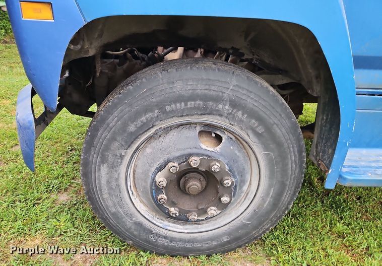 image for item EI3935 1980 Ford F700 grain truck