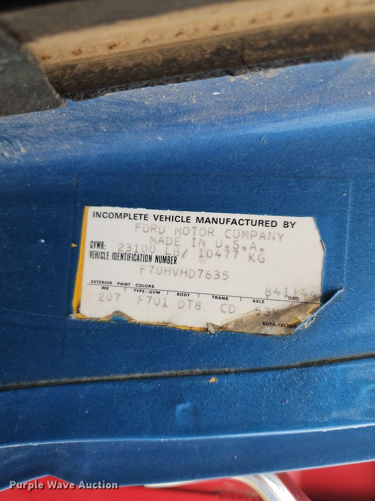 image for item EI3935 1980 Ford F700 grain truck