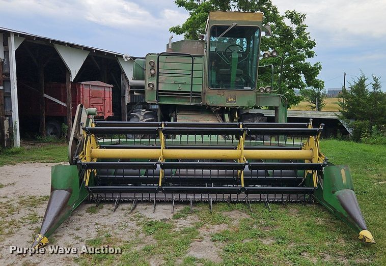 image for item EI3936 1977 John Deere  4400 combine