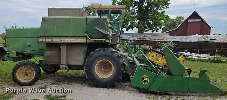 image for item EI3936 1977 John Deere  4400 combine