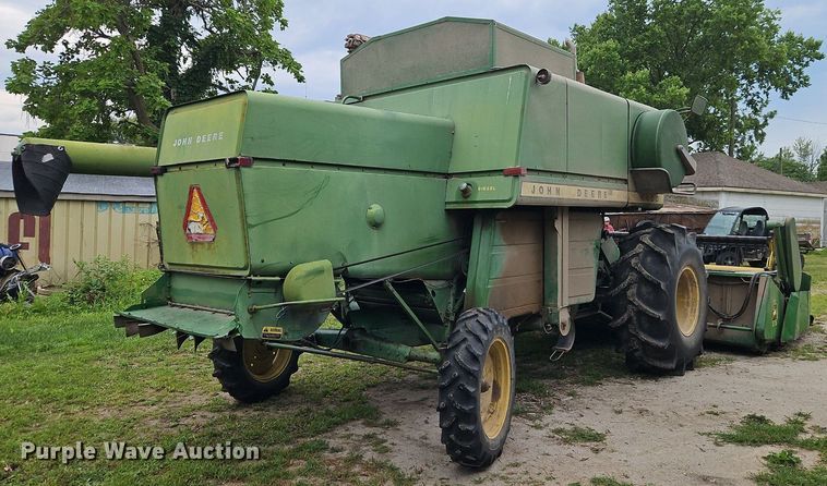 image for item EI3936 1977 John Deere  4400 combine