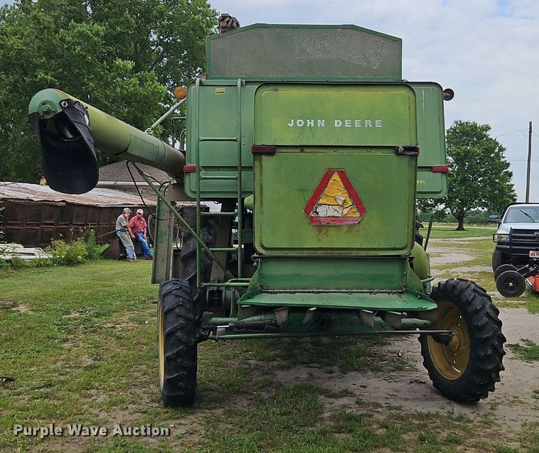 image for item EI3936 1977 John Deere  4400 combine