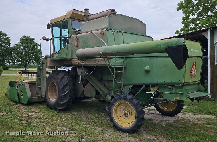 image for item EI3936 1977 John Deere  4400 combine