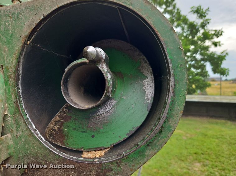 image for item EI3936 1977 John Deere  4400 combine