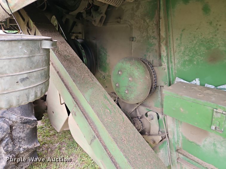 image for item EI3936 1977 John Deere  4400 combine