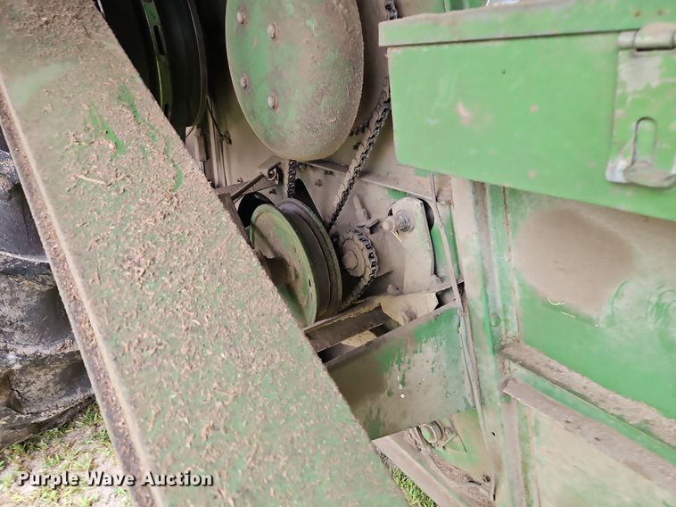 image for item EI3936 1977 John Deere  4400 combine