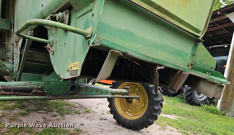 image for item EI3936 1977 John Deere  4400 combine