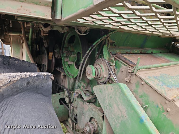 image for item EI3936 1977 John Deere  4400 combine