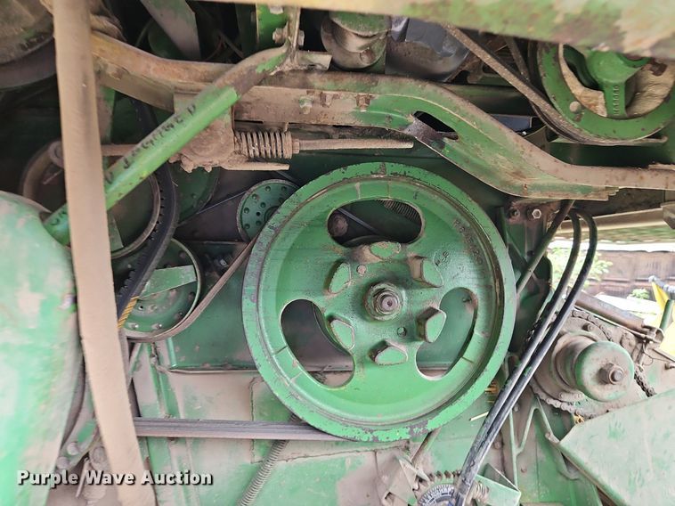 image for item EI3936 1977 John Deere  4400 combine