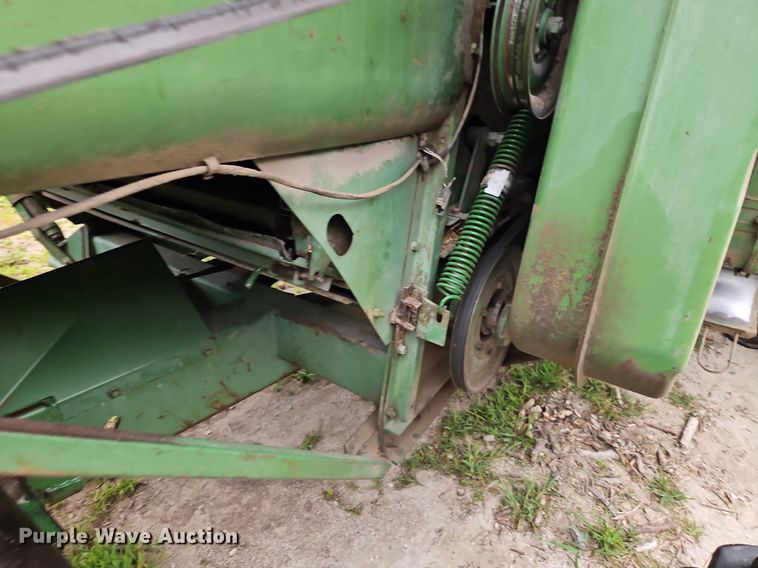 image for item EI3936 1977 John Deere  4400 combine