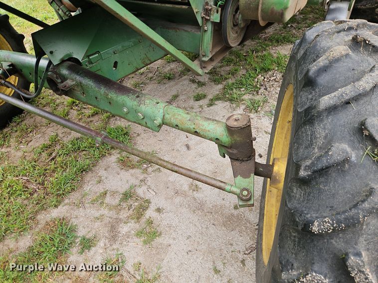 image for item EI3936 1977 John Deere  4400 combine