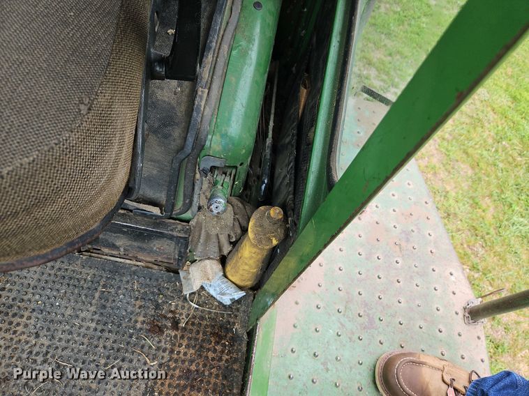 image for item EI3936 1977 John Deere  4400 combine