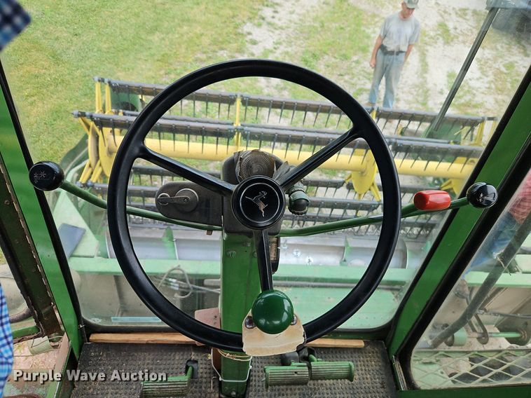 image for item EI3936 1977 John Deere  4400 combine