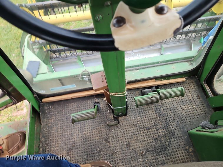 image for item EI3936 1977 John Deere  4400 combine