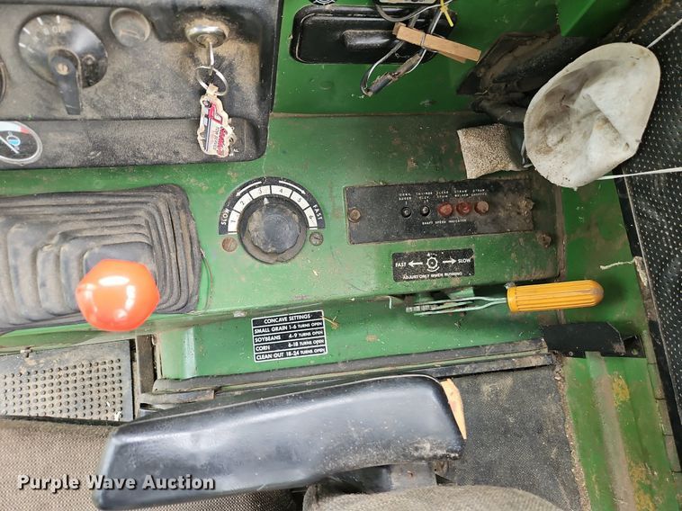 image for item EI3936 1977 John Deere  4400 combine