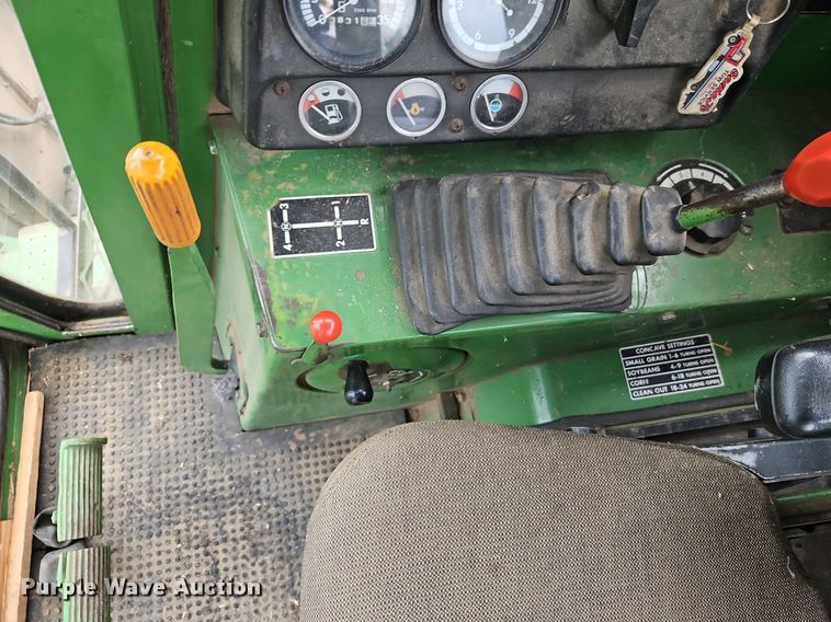 image for item EI3936 1977 John Deere  4400 combine