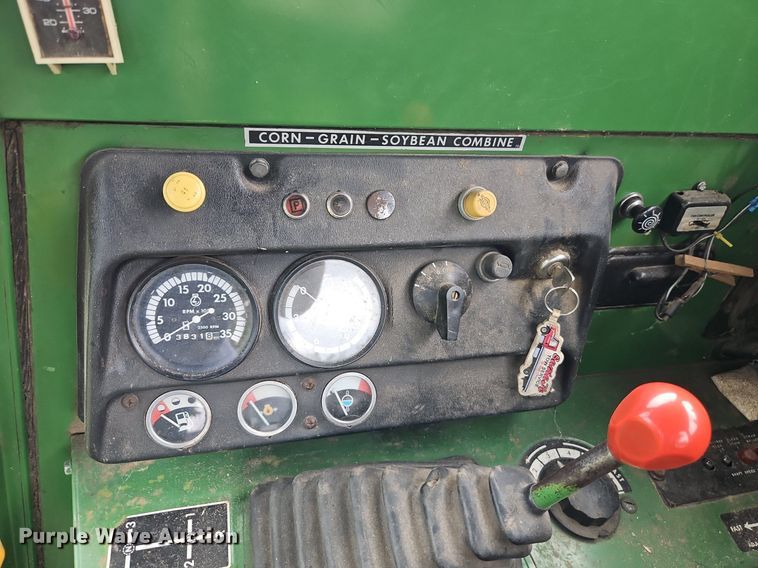 image for item EI3936 1977 John Deere  4400 combine