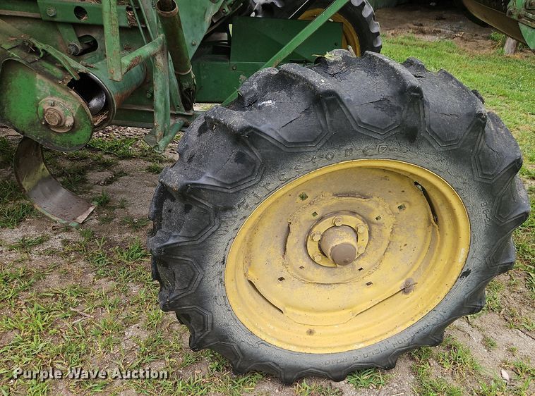 image for item EI3936 1977 John Deere  4400 combine