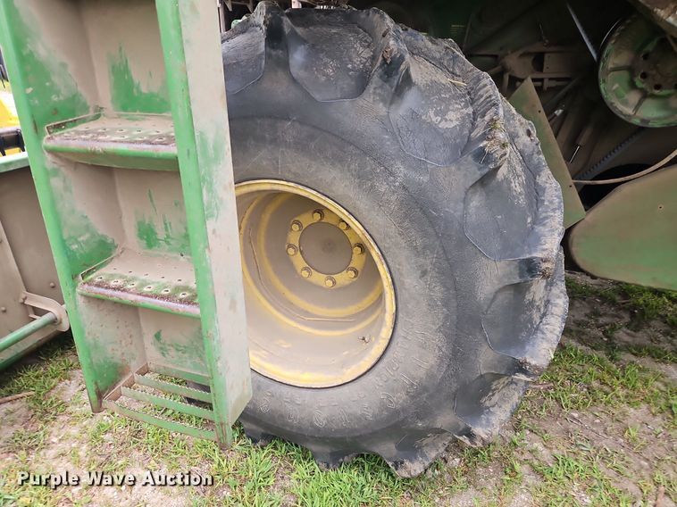 image for item EI3936 1977 John Deere  4400 combine