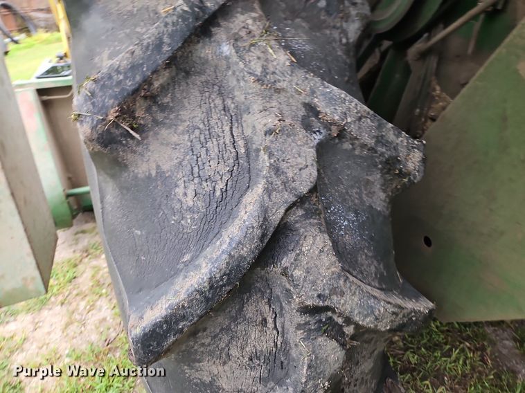 image for item EI3936 1977 John Deere  4400 combine