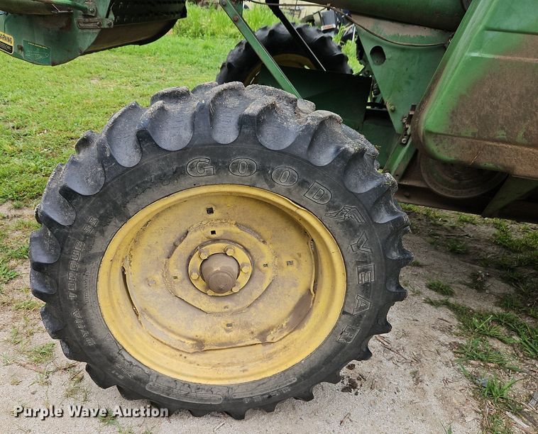 image for item EI3936 1977 John Deere  4400 combine