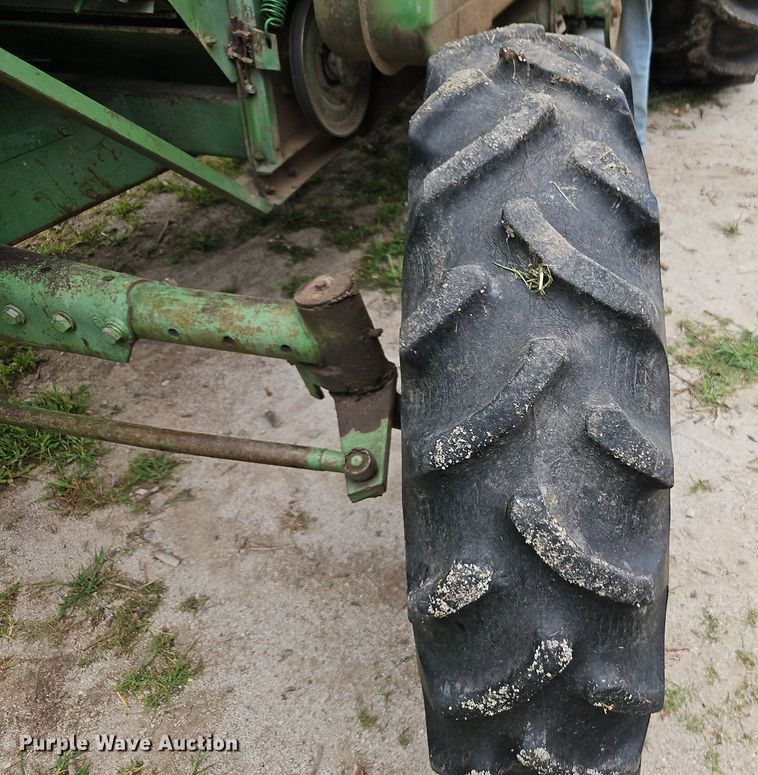 image for item EI3936 1977 John Deere  4400 combine