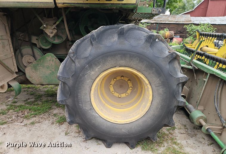 image for item EI3936 1977 John Deere  4400 combine