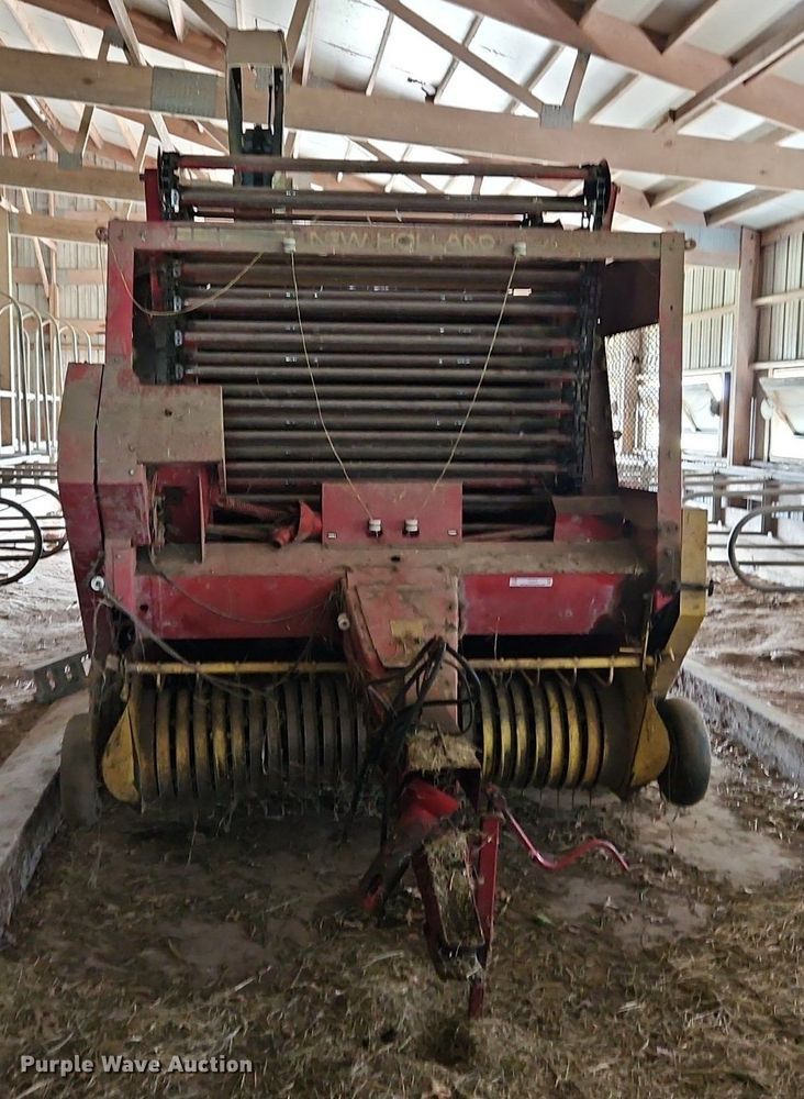 image for item EI3939 1982 New Holland 851 round baler