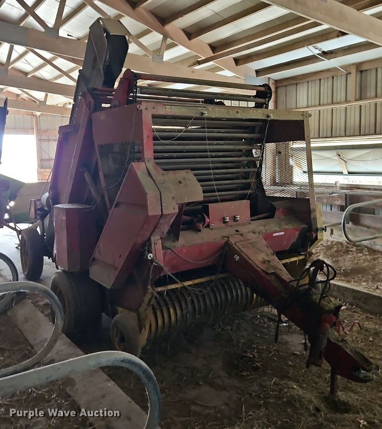 image for item EI3939 1982 New Holland 851 round baler