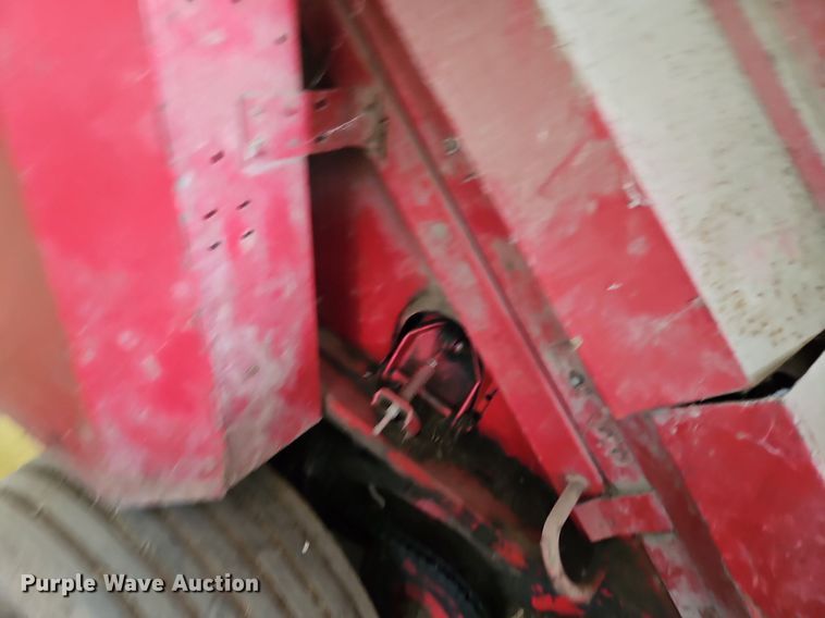 image for item EI3939 1982 New Holland 851 round baler